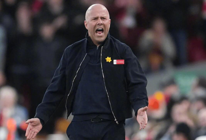 江南体育官网-利物浦旧将彭南特质疑斯洛特换人致丢球|热刺|埃基蒂克|恩古莫哈|弗林蓬|加克波_新浪体育_新浪新闻